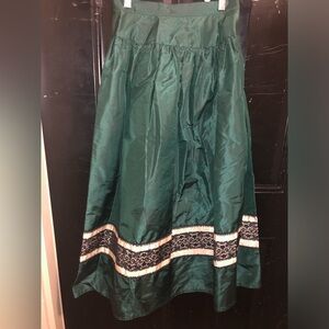 Lace works Ladies, green, full-size lace skirt Size small